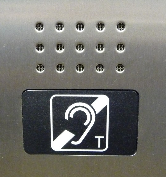 Schild im Aufzug